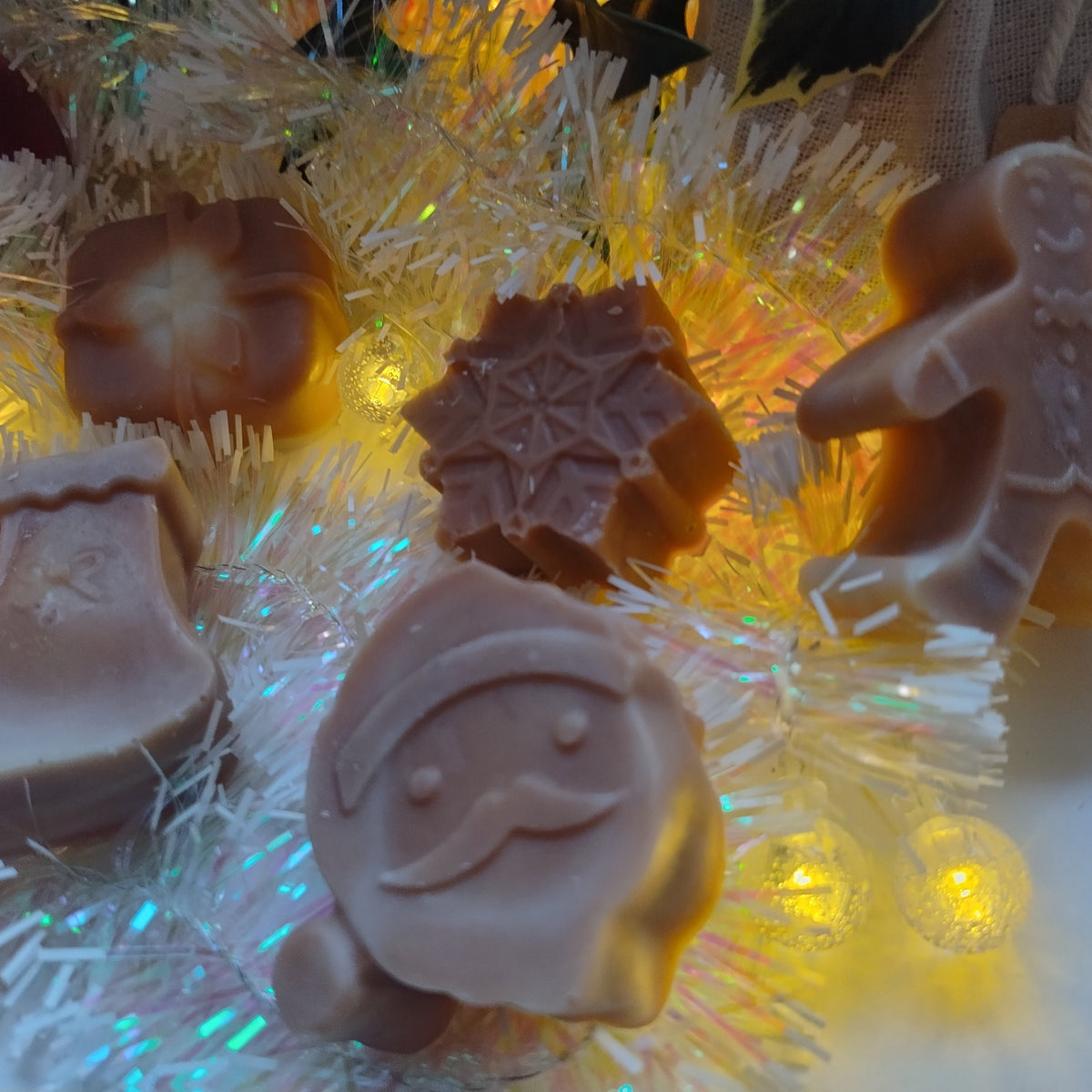 Savon naturel surgras amande douce et argile pere noel et chaussette - les petits savons