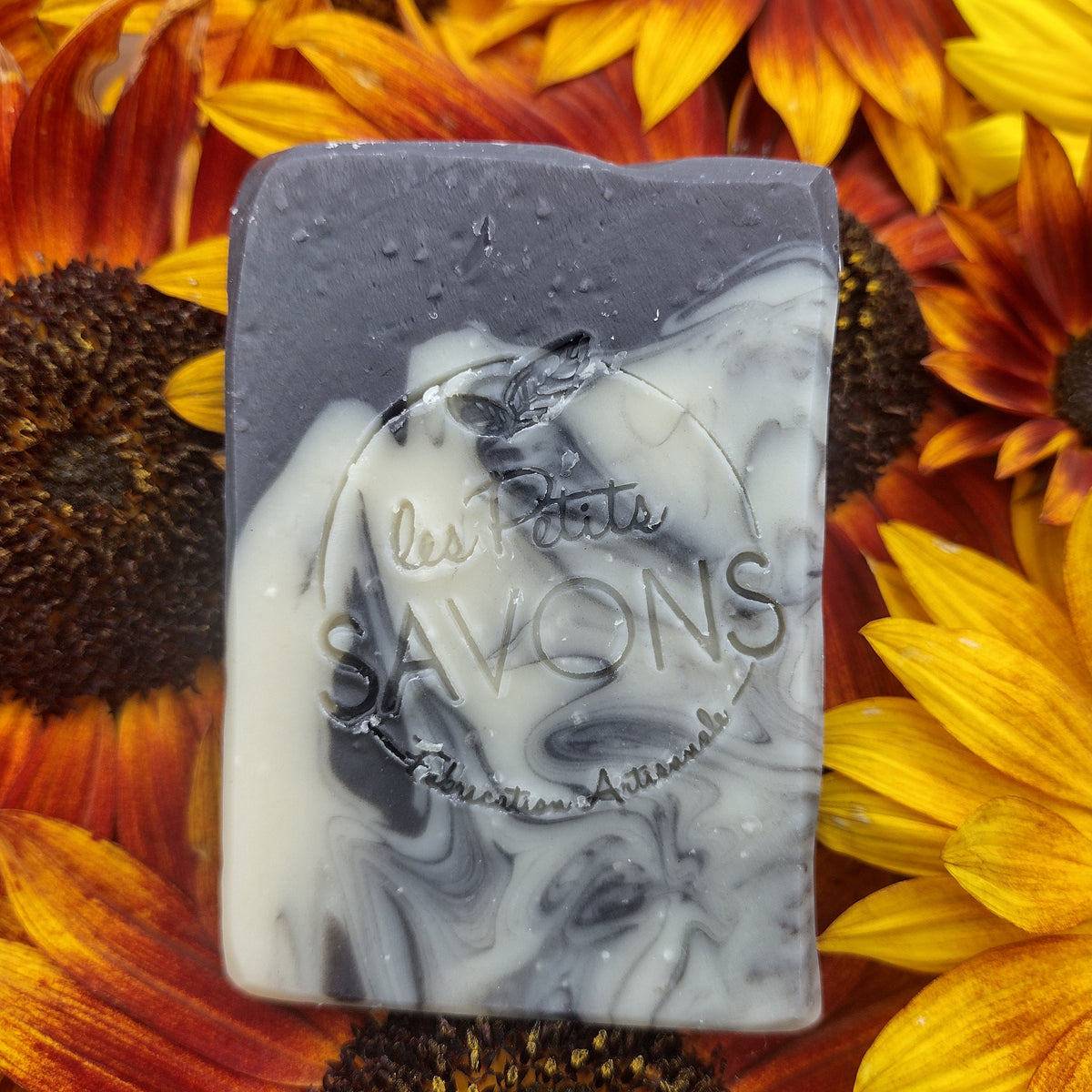 savon naturel au charbon peaux mixtes