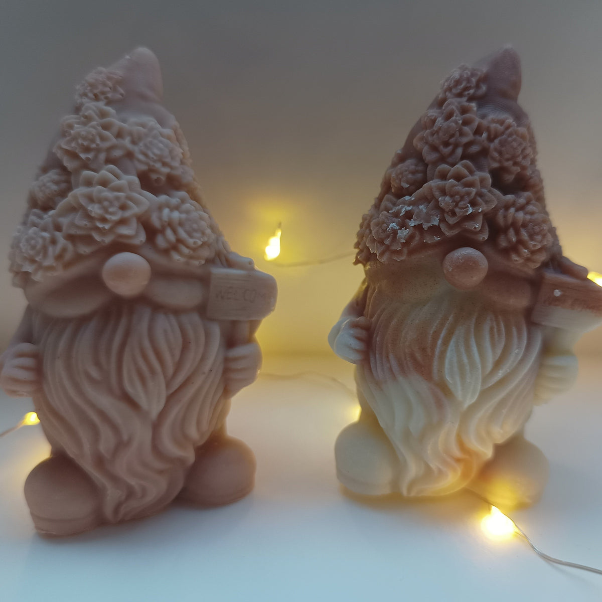 savon naturel surgras sans huile essentielle amande douce et argiles forme lutin chapeau fleur et marteau - Les Petits Savons