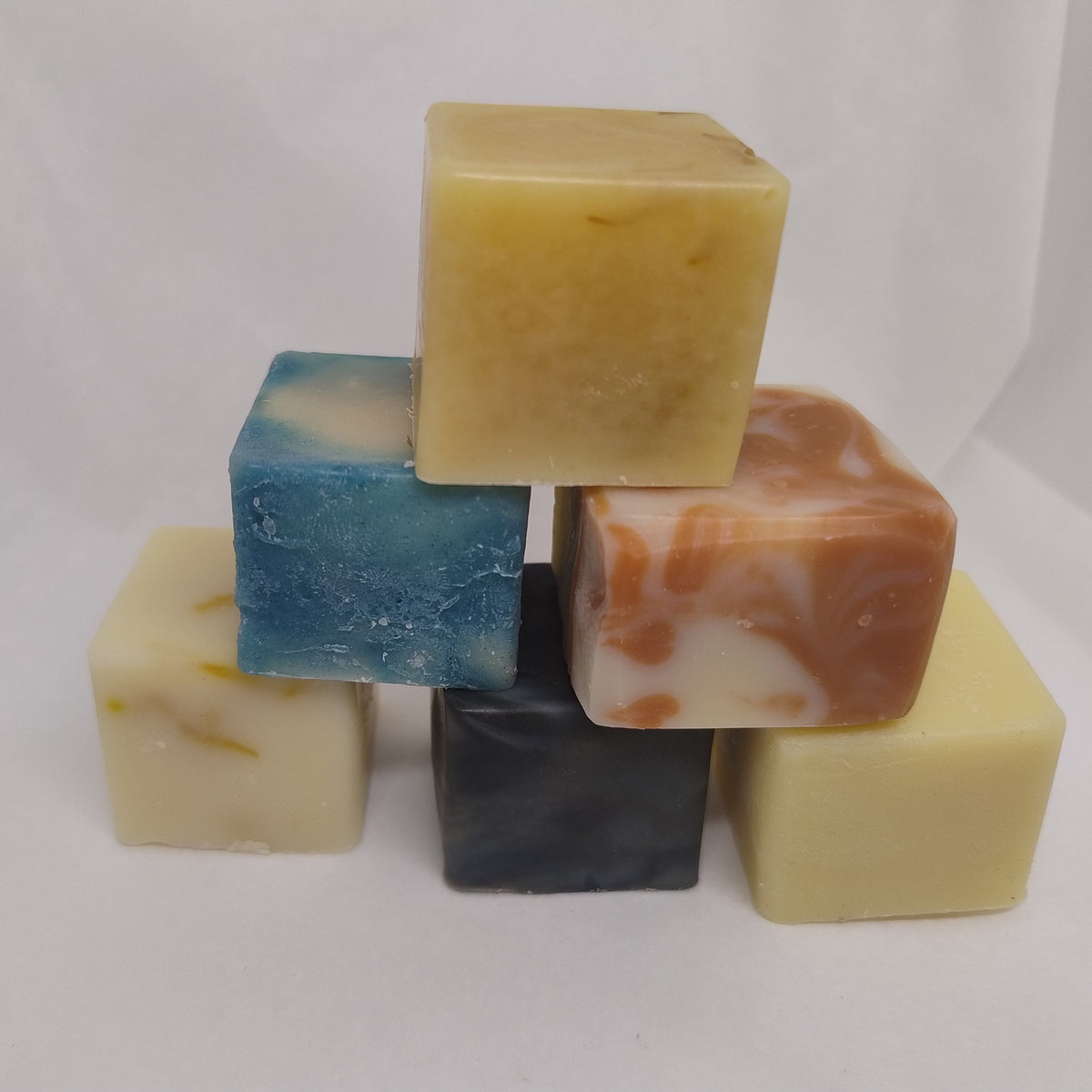 Savons naturels surgras en forme de cube en coffret