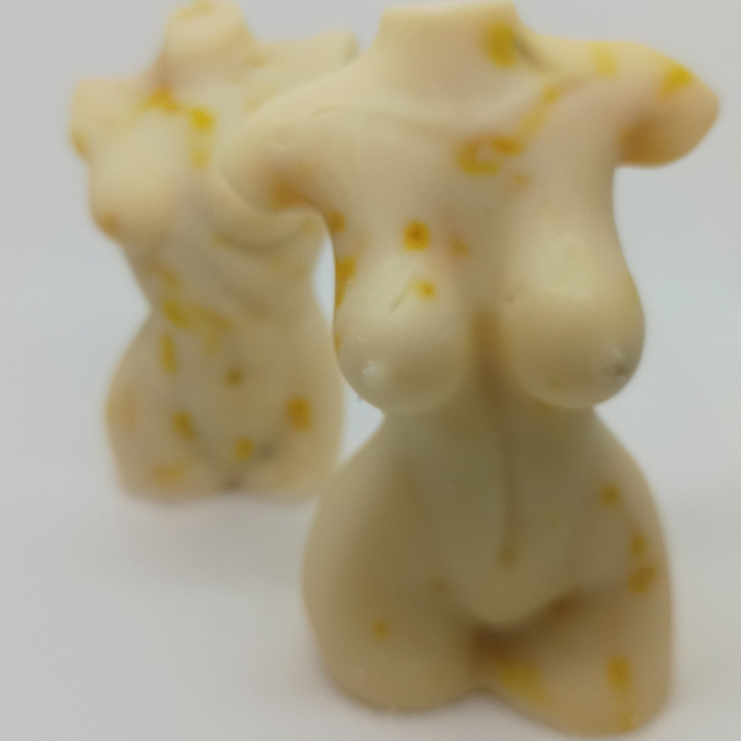 savon naturel surgras lait et calendula forme buste - Les Petits Savons