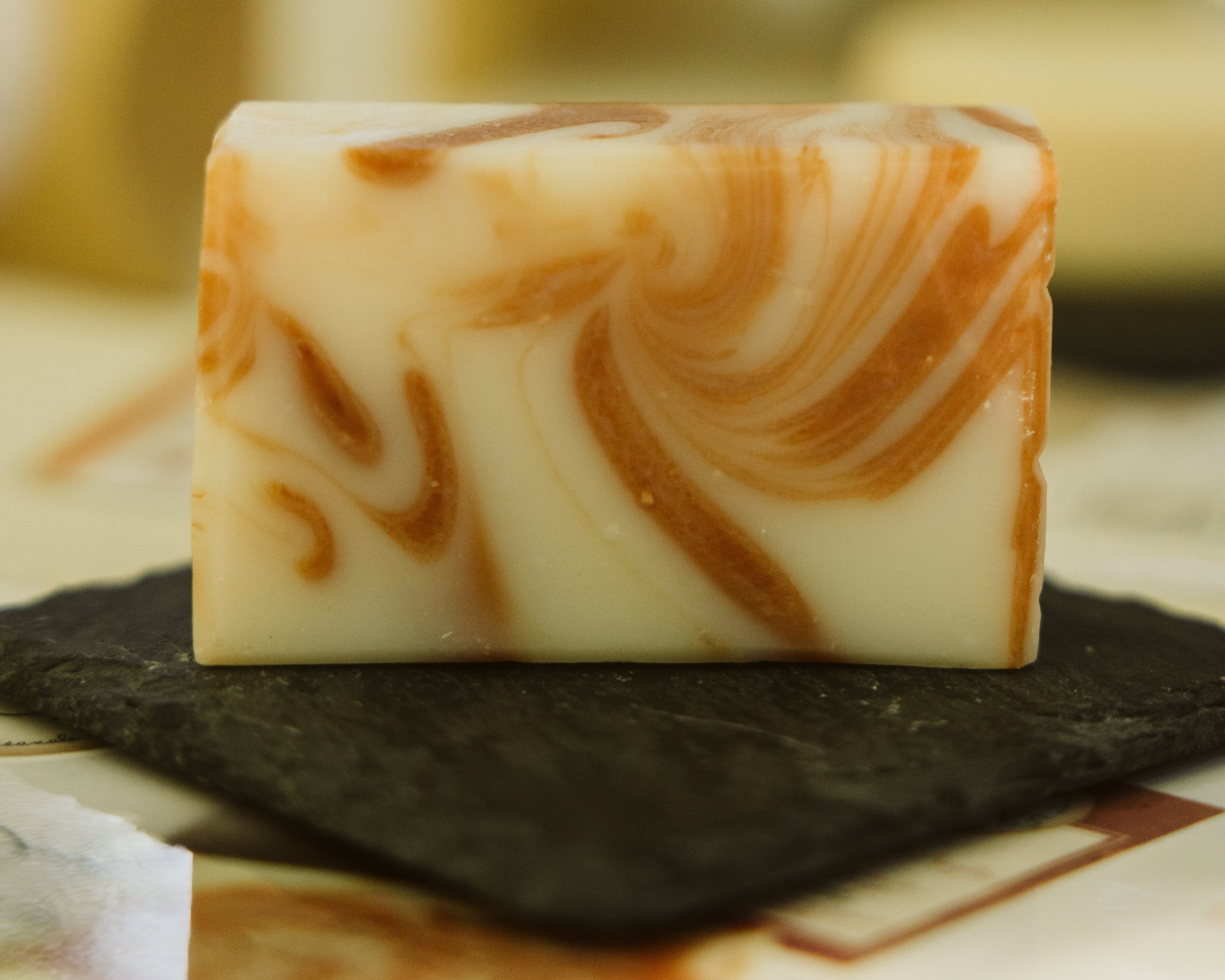 Savon Amande douce Argiles Savonnette - savon naturel - les petits savons