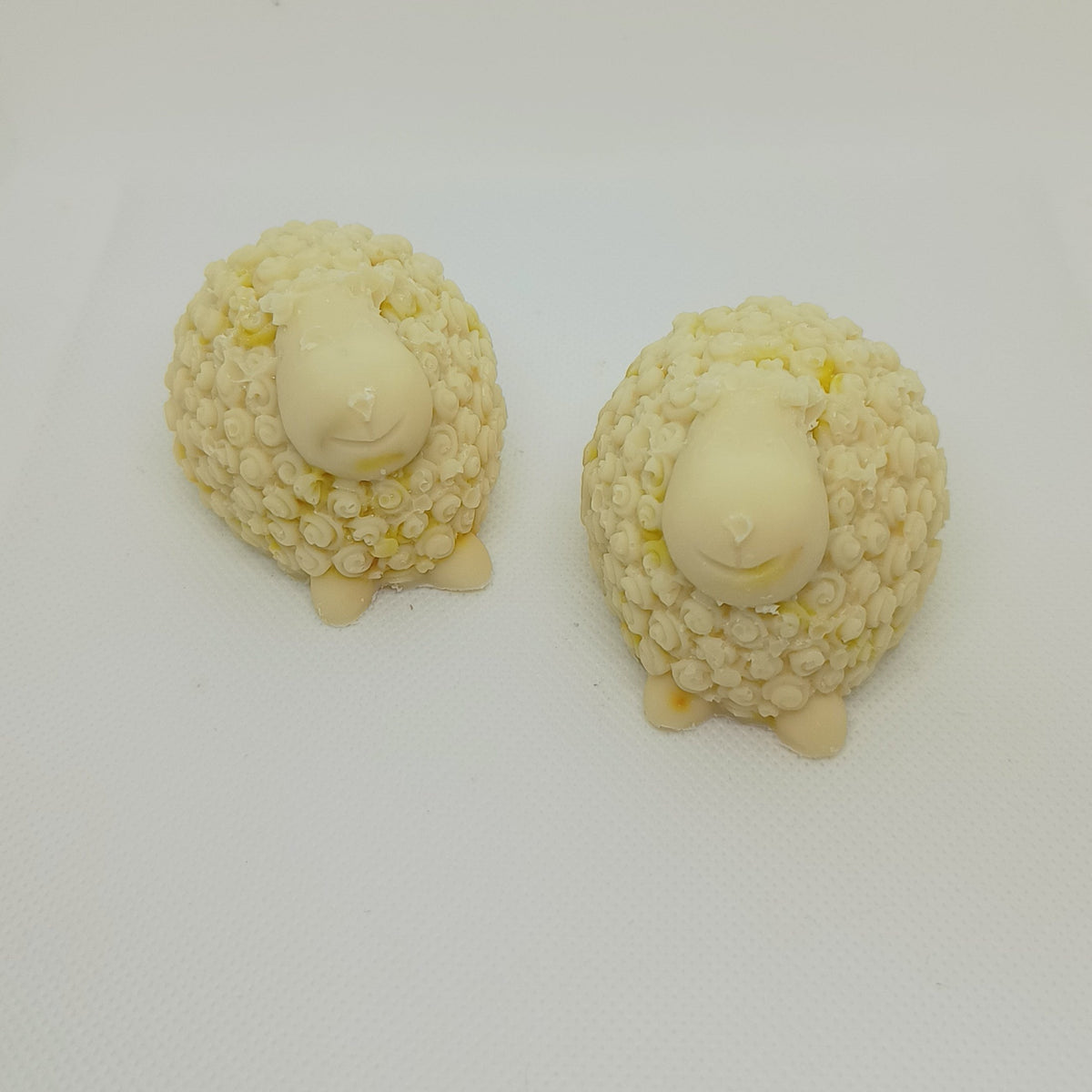 Savon naturel surgras forme mouton lait et calendula - Les Petits Savons