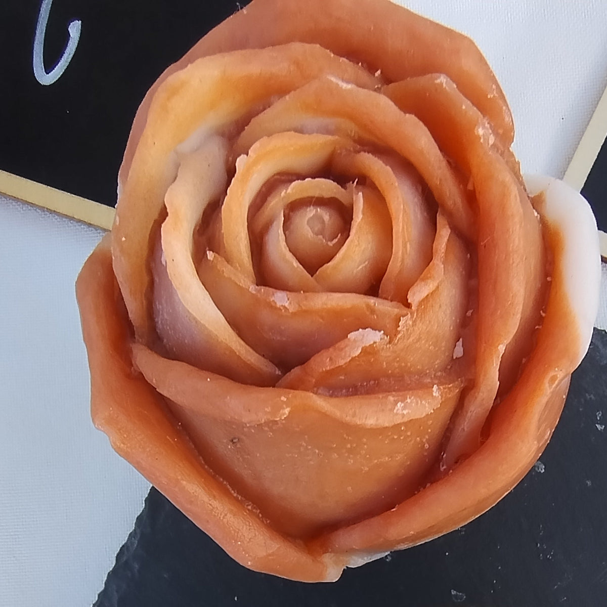 Savon naturel surgras amande douce et argiles en forme de rose