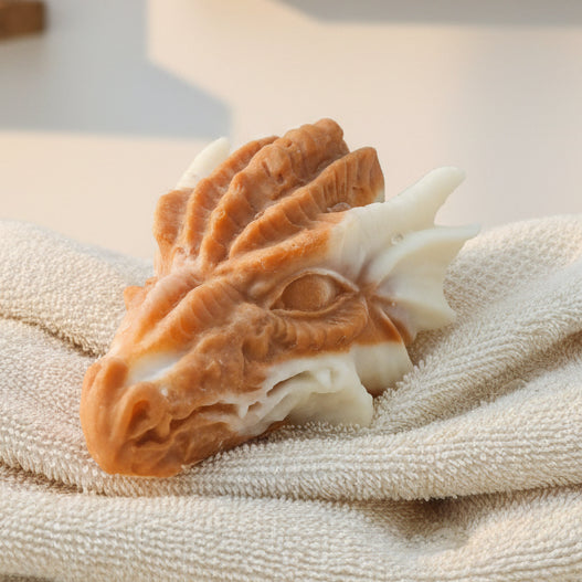 savon naturel surgras amande douce argiles karité en forme de tête de dragon