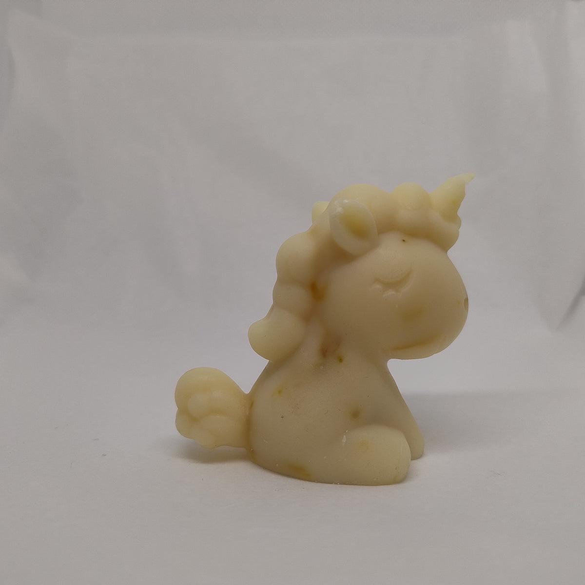 Savon naturel surgras en forme de licorne au lait et calendula - Les Petits Savons