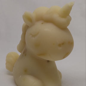 Savon naturel en forme de licorne saponification à froid