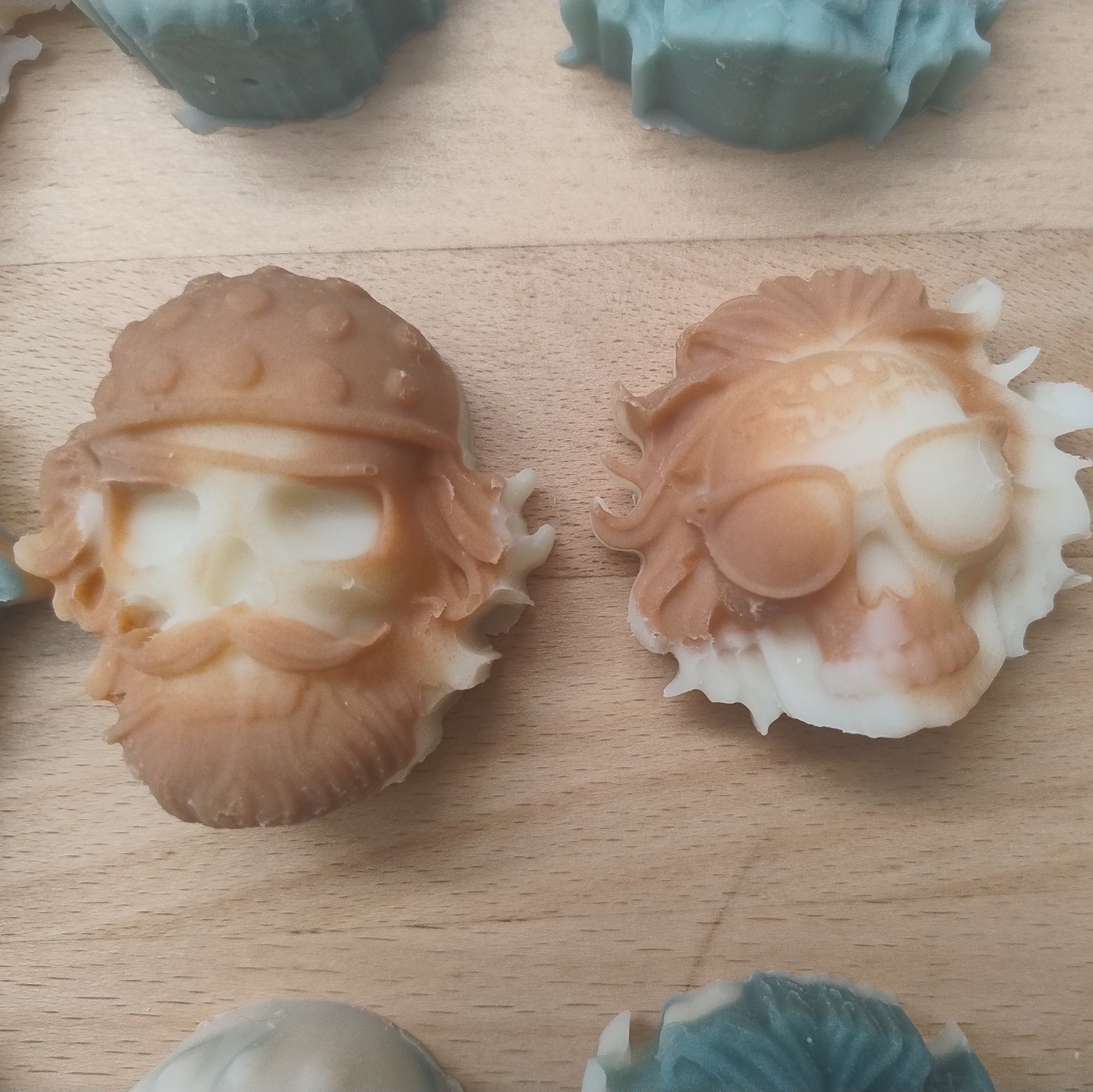 Savon artisanal original tête de mort amande