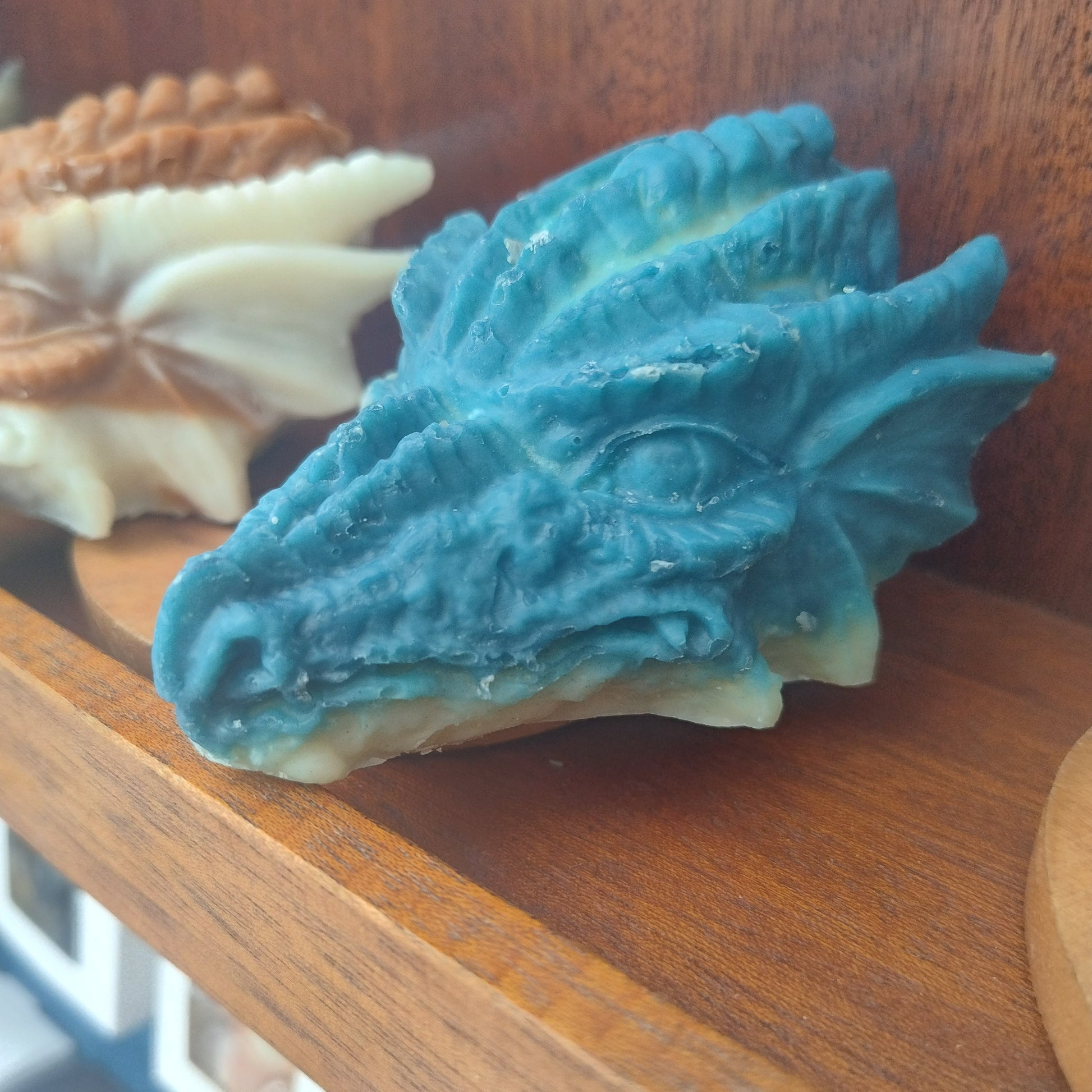 Savon naturel surgras a la verveine exotique en forme de tête de dragon