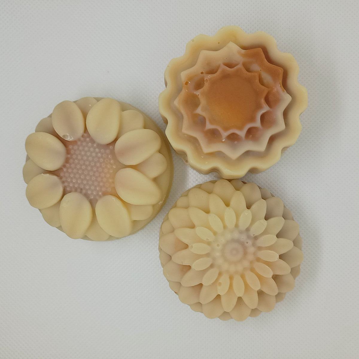 Sweet Almond &amp; Clay Soap: the Flower